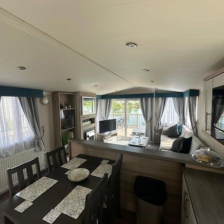Lakeside Retreat 3 With Hot Tub, Private Fishing Peg Situated At Tattershall Lakes Country Park Εξωτερικό φωτογραφία