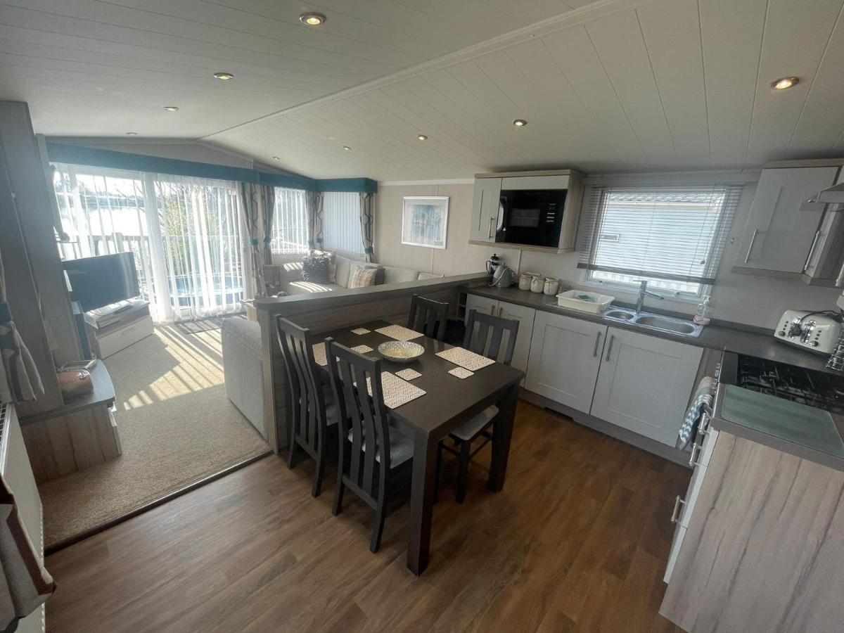 Lakeside Retreat 3 With Hot Tub, Private Fishing Peg Situated At Tattershall Lakes Country Park Εξωτερικό φωτογραφία