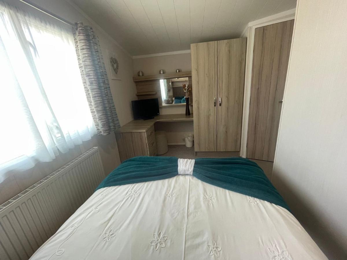 Lakeside Retreat 3 With Hot Tub, Private Fishing Peg Situated At Tattershall Lakes Country Park Εξωτερικό φωτογραφία