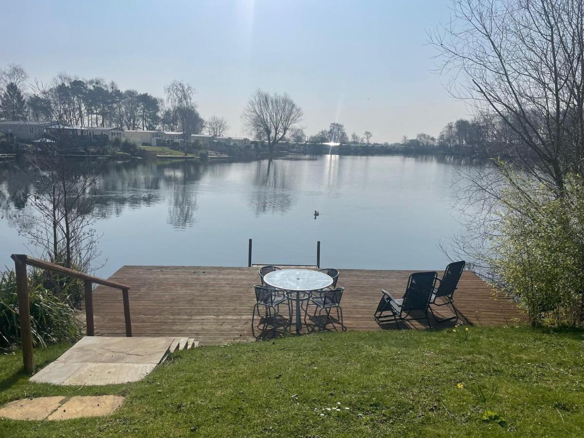 Lakeside Retreat 3 With Hot Tub, Private Fishing Peg Situated At Tattershall Lakes Country Park Εξωτερικό φωτογραφία